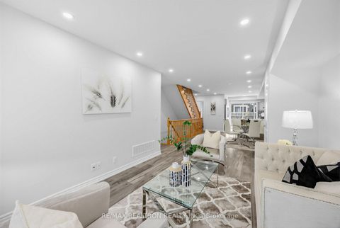 Photo 5 at 35 - 2500 Hill Rise Court, Windfields, Oshawa