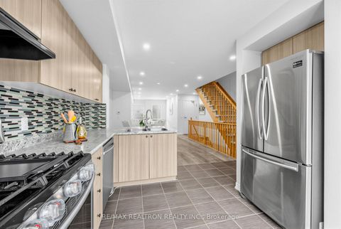 Photo 10 at 35 - 2500 Hill Rise Court, Windfields, Oshawa