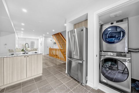 Photo 11 at 35 - 2500 Hill Rise Court, Windfields, Oshawa