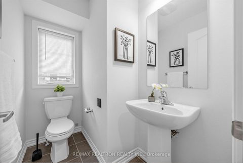 Photo 13 at 35 - 2500 Hill Rise Court, Windfields, Oshawa