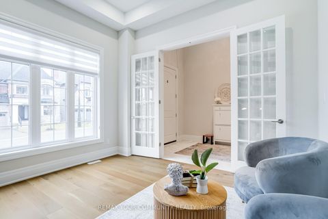 Photo 3 at 9 Casavant Court, Patterson, Vaughan