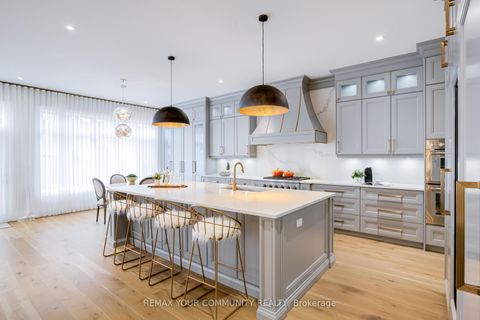 Photo 7 at 9 Casavant Court, Patterson, Vaughan