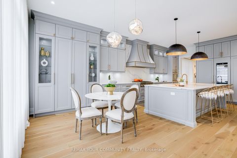 Photo 8 at 9 Casavant Court, Patterson, Vaughan