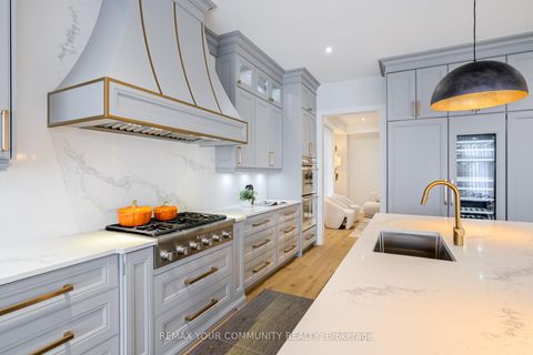 Photo 10 at 9 Casavant Court, Patterson, Vaughan