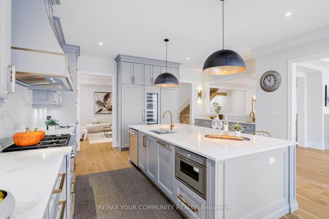 Photo 12 at 9 Casavant Court, Patterson, Vaughan