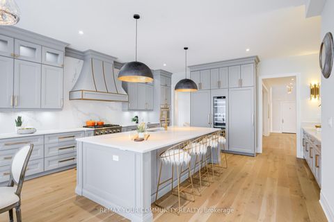 Photo 13 at 9 Casavant Court, Patterson, Vaughan