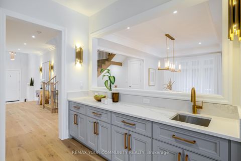 Photo 14 at 9 Casavant Court, Patterson, Vaughan