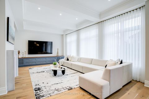 Photo 17 at 9 Casavant Court, Patterson, Vaughan