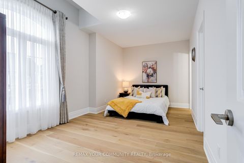 Photo 34 at 9 Casavant Court, Patterson, Vaughan