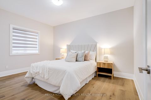 Photo 36 at 9 Casavant Court, Patterson, Vaughan