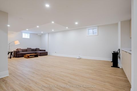 Photo 41 at 9 Casavant Court, Patterson, Vaughan