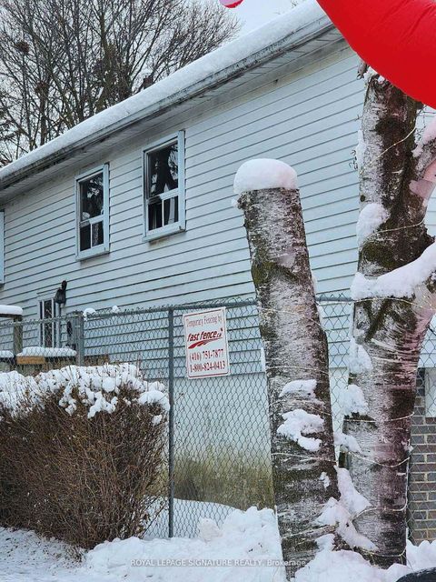 Photo 2 at 29 Lillooet Crescent, North Richvale, Richmond Hill