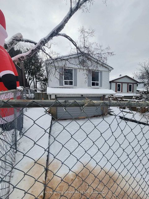 Photo 3 at 29 Lillooet Crescent, North Richvale, Richmond Hill