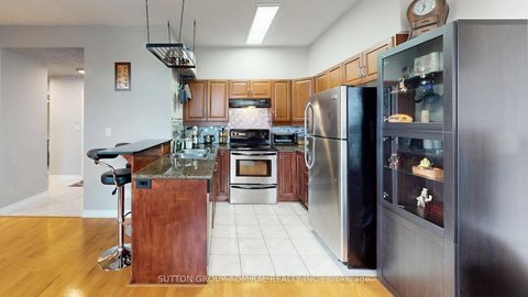 Photo 10 at 707 - 4200 Bathurst Street, Clanton Park, Toronto