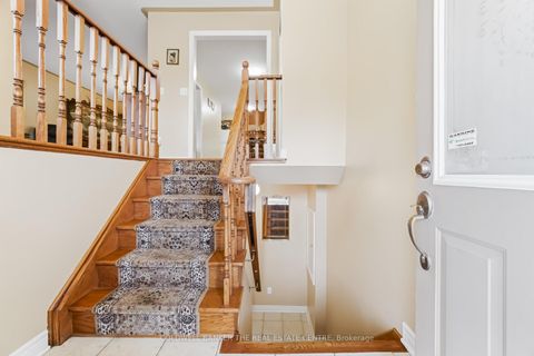 Photo 3 at 67 Macbride Crescent, Maple, Vaughan