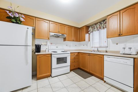Photo 4 at 67 Macbride Crescent, Maple, Vaughan