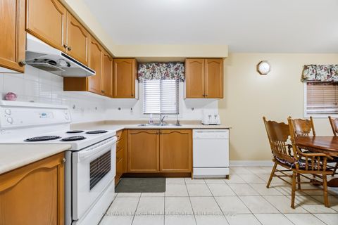 Photo 5 at 67 Macbride Crescent, Maple, Vaughan