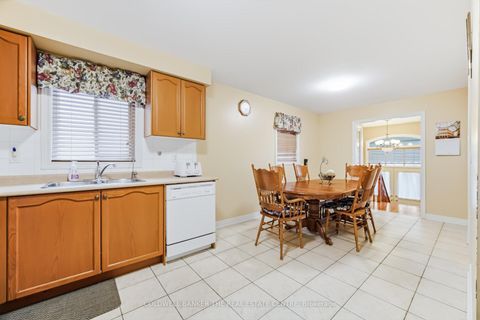 Photo 6 at 67 Macbride Crescent, Maple, Vaughan