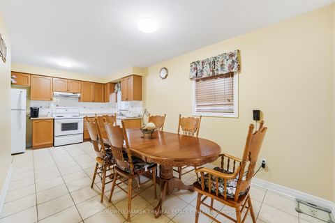 Photo 7 at 67 Macbride Crescent, Maple, Vaughan