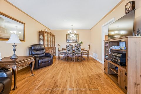 Photo 9 at 67 Macbride Crescent, Maple, Vaughan