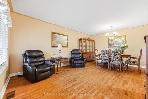 Photo 10 at 67 Macbride Crescent, Maple, Vaughan