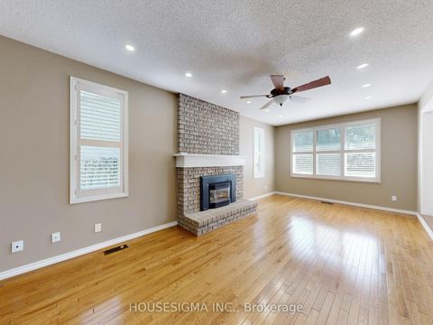 Photo 2 at 952 Peggoty Circle, Eastdale, Oshawa