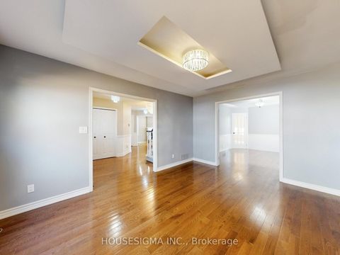 Photo 5 at 952 Peggoty Circle, Eastdale, Oshawa