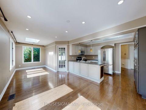 Photo 8 at 952 Peggoty Circle, Eastdale, Oshawa