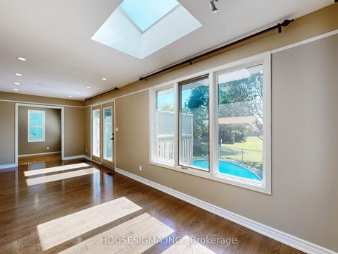 Photo 9 at 952 Peggoty Circle, Eastdale, Oshawa