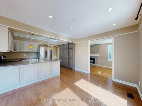 Photo 10 at 952 Peggoty Circle, Eastdale, Oshawa