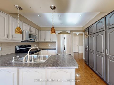 Photo 11 at 952 Peggoty Circle, Eastdale, Oshawa