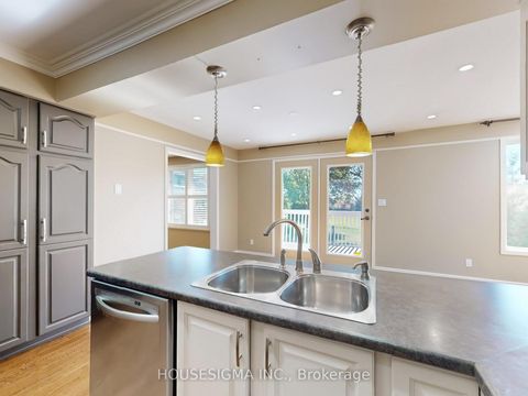 Photo 12 at 952 Peggoty Circle, Eastdale, Oshawa