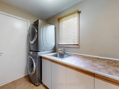 Photo 14 at 952 Peggoty Circle, Eastdale, Oshawa