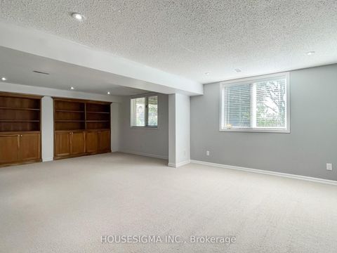 Photo 35 at 952 Peggoty Circle, Eastdale, Oshawa