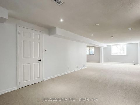 Photo 36 at 952 Peggoty Circle, Eastdale, Oshawa