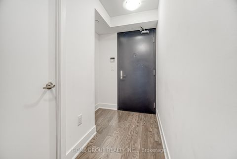 Photo 11 at 720 - 955 Bay Street, Bay Street Corridor, Toronto