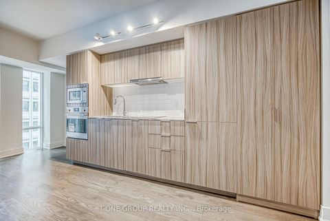 Photo 19 at 720 - 955 Bay Street, Bay Street Corridor, Toronto