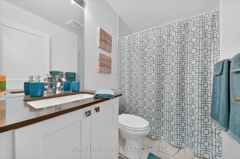 Photo 14 at 323 - 50 Lakebreeze Drive, Newcastle, Clarington