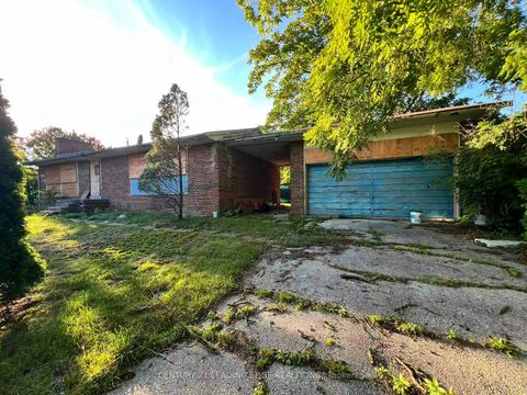 Photo 1 at 329 Mill Street, Mill Pond, Richmond Hill