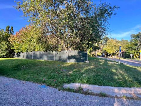 Photo 10 at 329 Mill Street, Mill Pond, Richmond Hill