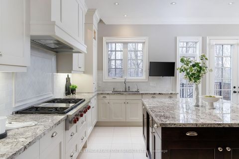 Photo 10 at 68 Annsleywood Court, Kleinburg, Vaughan