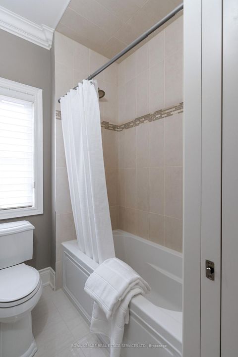 Photo 30 at 68 Annsleywood Court, Kleinburg, Vaughan