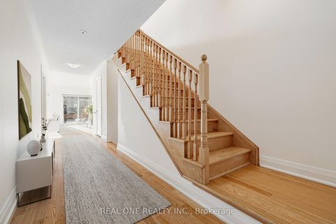 Photo 3 at 5 Gridiron Gate, Vellore Village, Vaughan