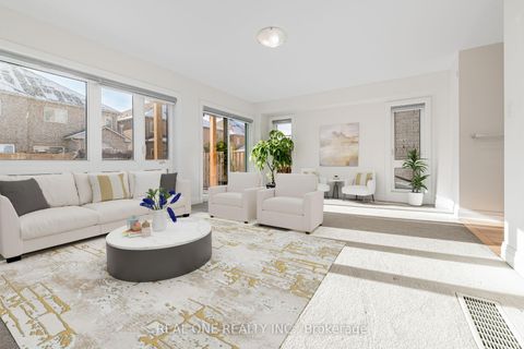 Photo 4 at 5 Gridiron Gate, Vellore Village, Vaughan