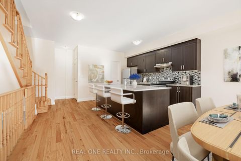 Photo 6 at 5 Gridiron Gate, Vellore Village, Vaughan