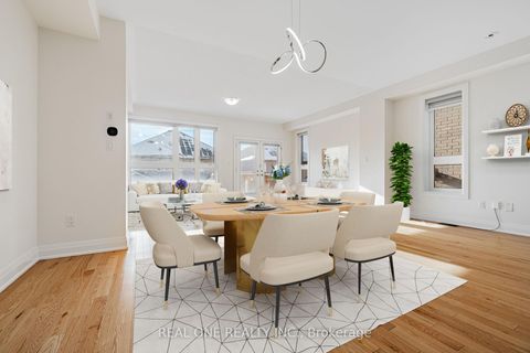 Photo 10 at 5 Gridiron Gate, Vellore Village, Vaughan