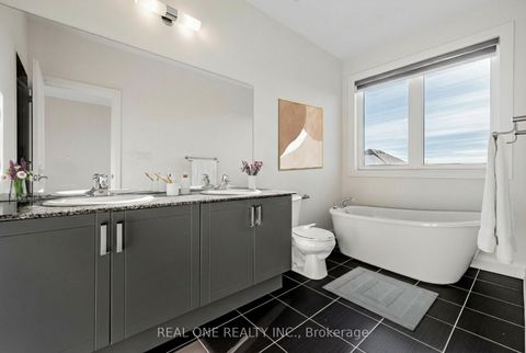 Photo 15 at 5 Gridiron Gate, Vellore Village, Vaughan