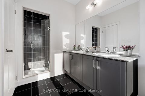 Photo 16 at 5 Gridiron Gate, Vellore Village, Vaughan