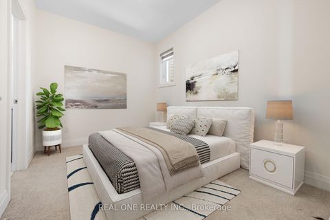 Photo 17 at 5 Gridiron Gate, Vellore Village, Vaughan