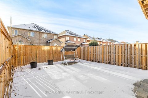 Photo 23 at 5 Gridiron Gate, Vellore Village, Vaughan